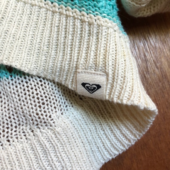 Adorable Roxy Sweater! Size Large! 🌊☀️ - Picture 3 of 7